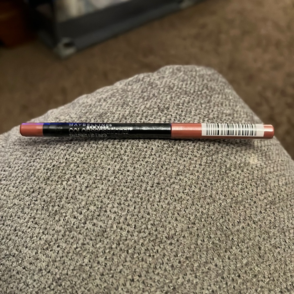 Maybelline lip liner